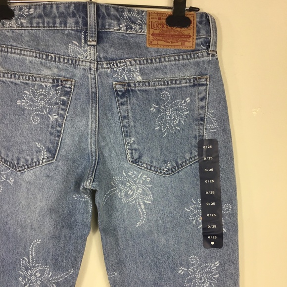 Lucky Brand Cropped Jeans. - Picture 2 of 10